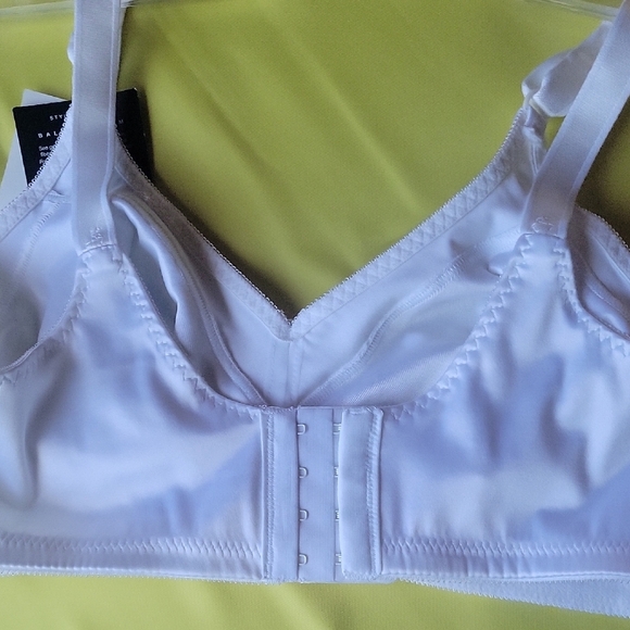 Bali Women's Classic Confort White Intimates Bra Size 38D - Picture 4 of 7